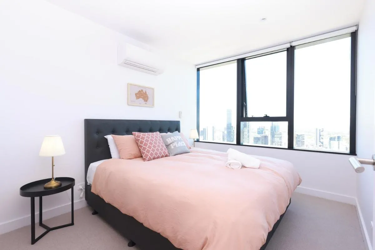 Image 2 of 09D 2Bedroom Apt nr Yara river w Ocean view Free parking