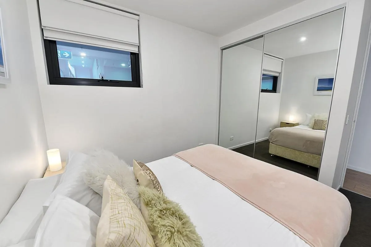 Image 6 of 17VR01 – Central 1B Apt in near St KILDA Beach!