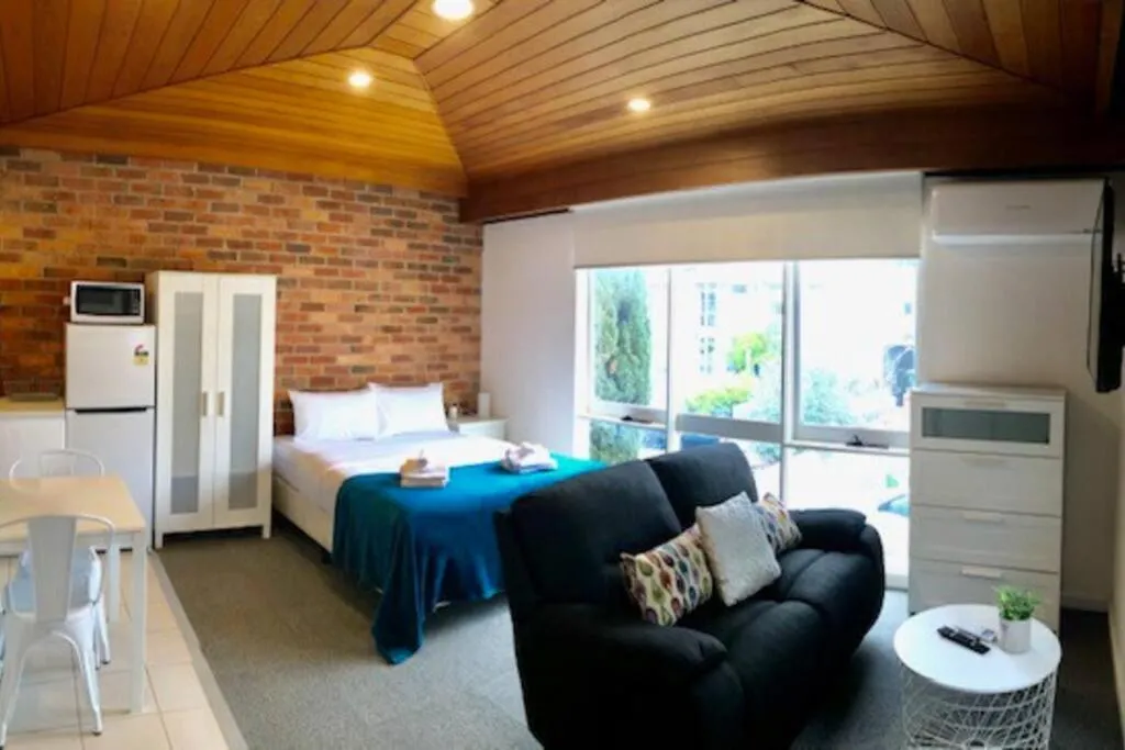 Image of 206DR9 – Sunny Studio Apt in Carlton! AC, Smart TV& Prkg!