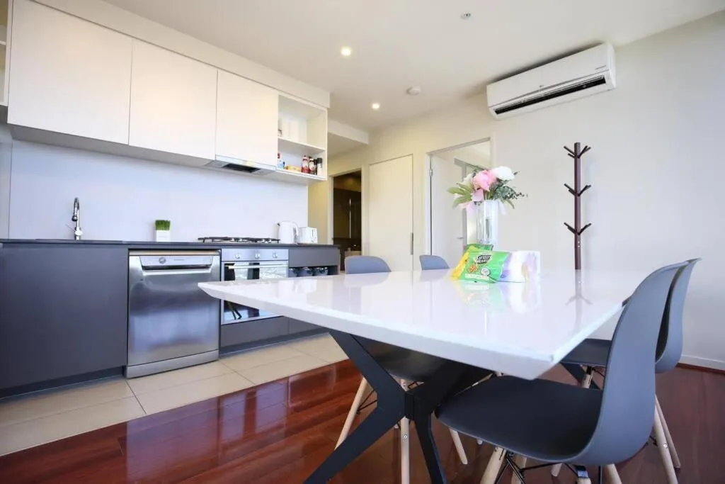 Image 4 of 2B2B Apartment in collin street Melbourne