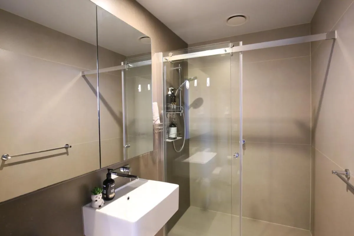 Image 2 of 2B2B Apartment in collin street Melbourne