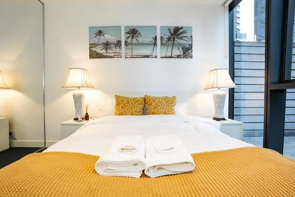 Image 2 of 2 BD Luxury apartment at heart of Docklands with 85″ flat TV & Free Carpark