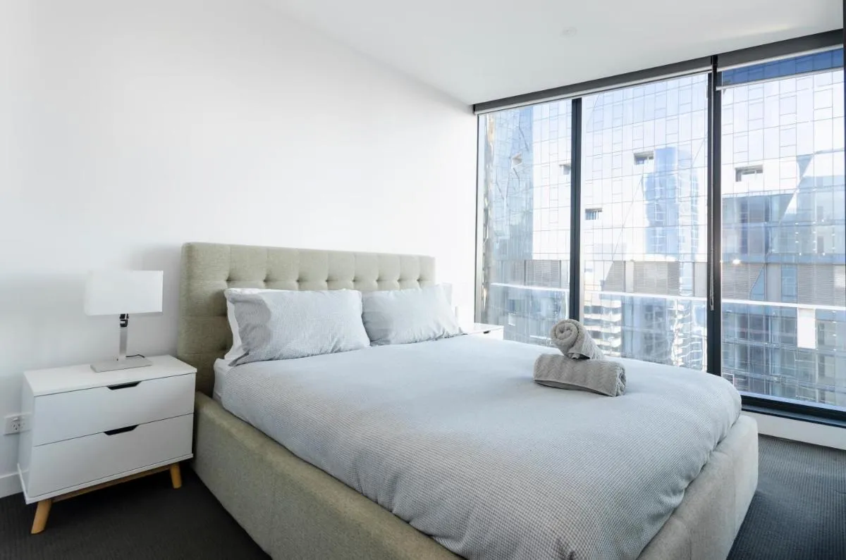 Image 1 of 2BR CBD pad, city views, free parking, pool, gym