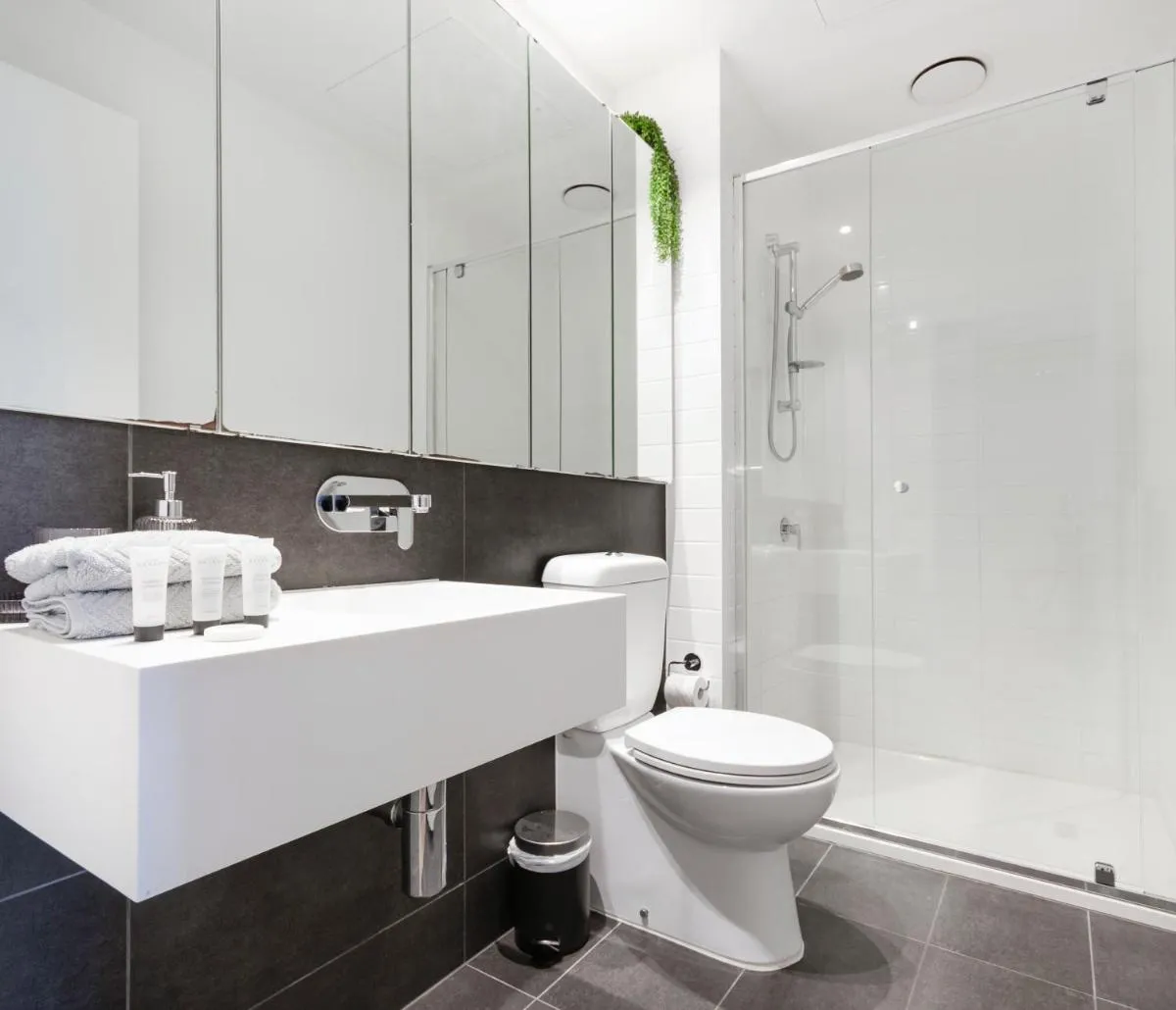 Image 2 of 2BR CBD pad, city views, free parking, pool, gym