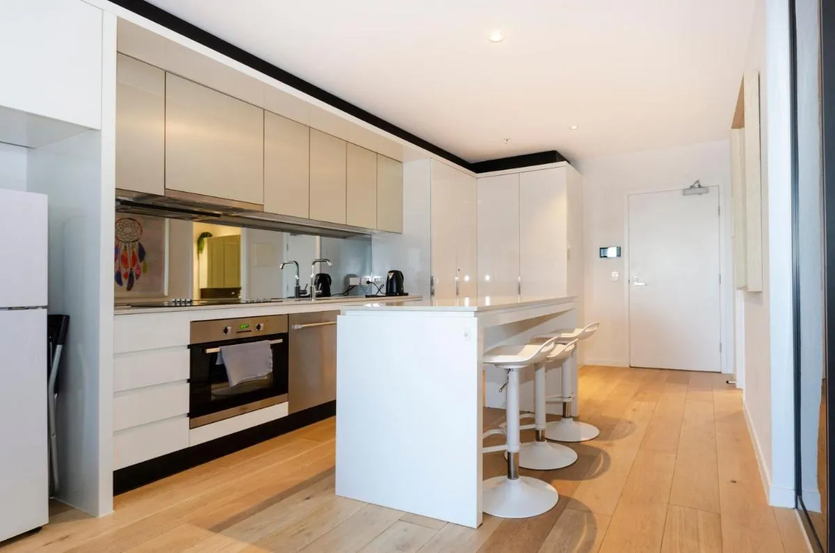 Image 4 of 2BR CBD pad, city views, free parking, pool, gym
