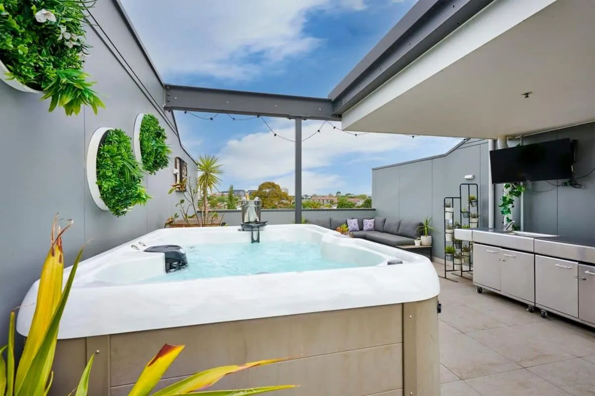 Image 5 of 2BR Penthouse Apt Rooftop Terrace, Spa & BBQ