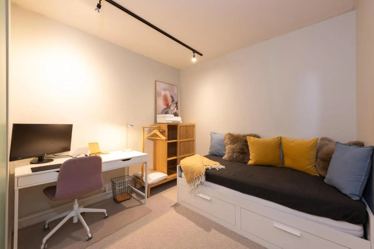 Image 5 of 2-Bed in South Melbourne w Beautiful City Views