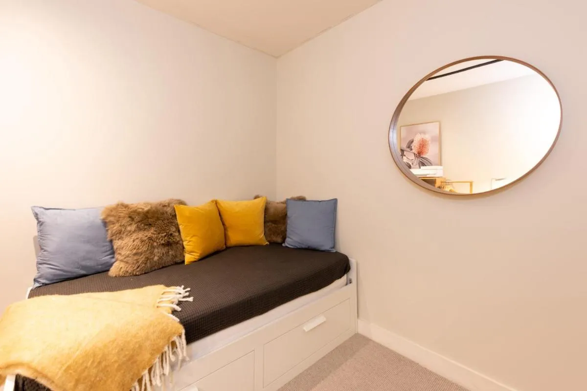 Image 6 of 2-Bed in South Melbourne w Beautiful City Views