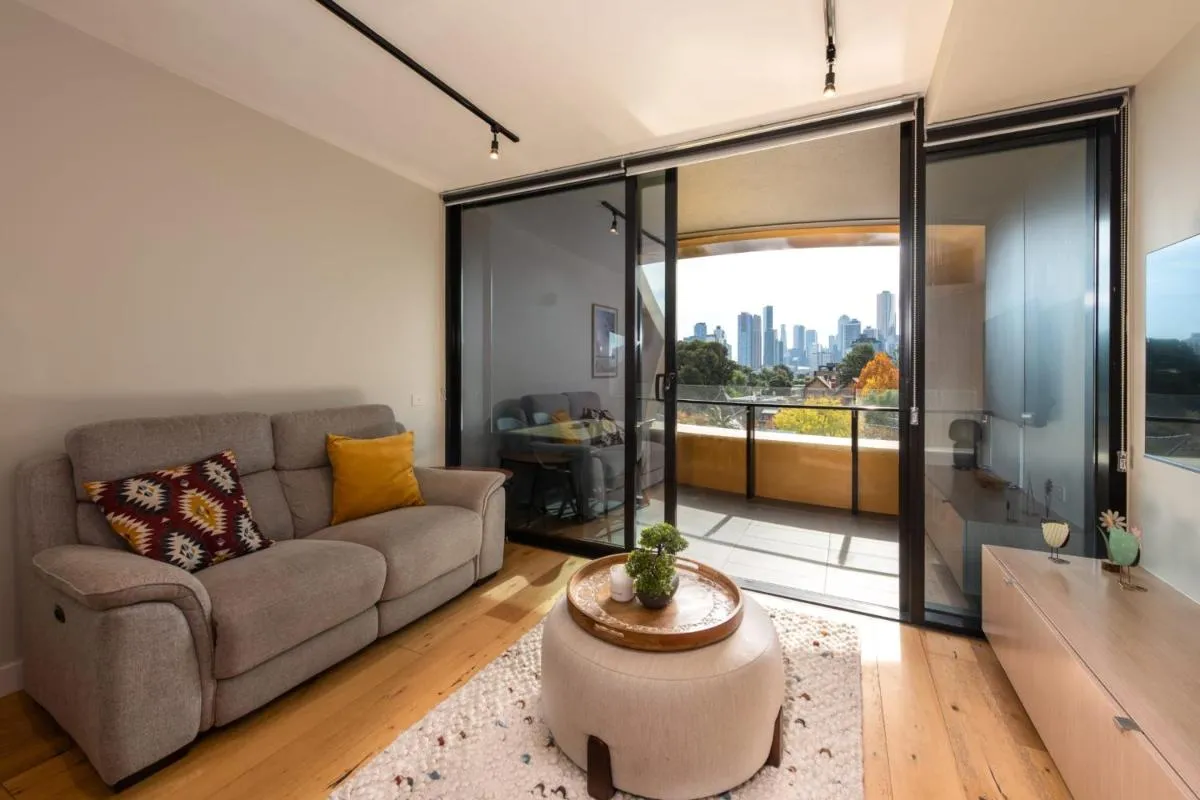Image 1 of 2-Bed in South Melbourne w Beautiful City Views