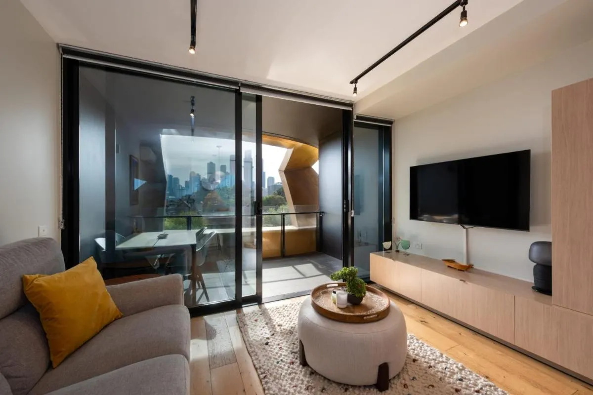 Image 2 of 2-Bed in South Melbourne w Beautiful City Views
