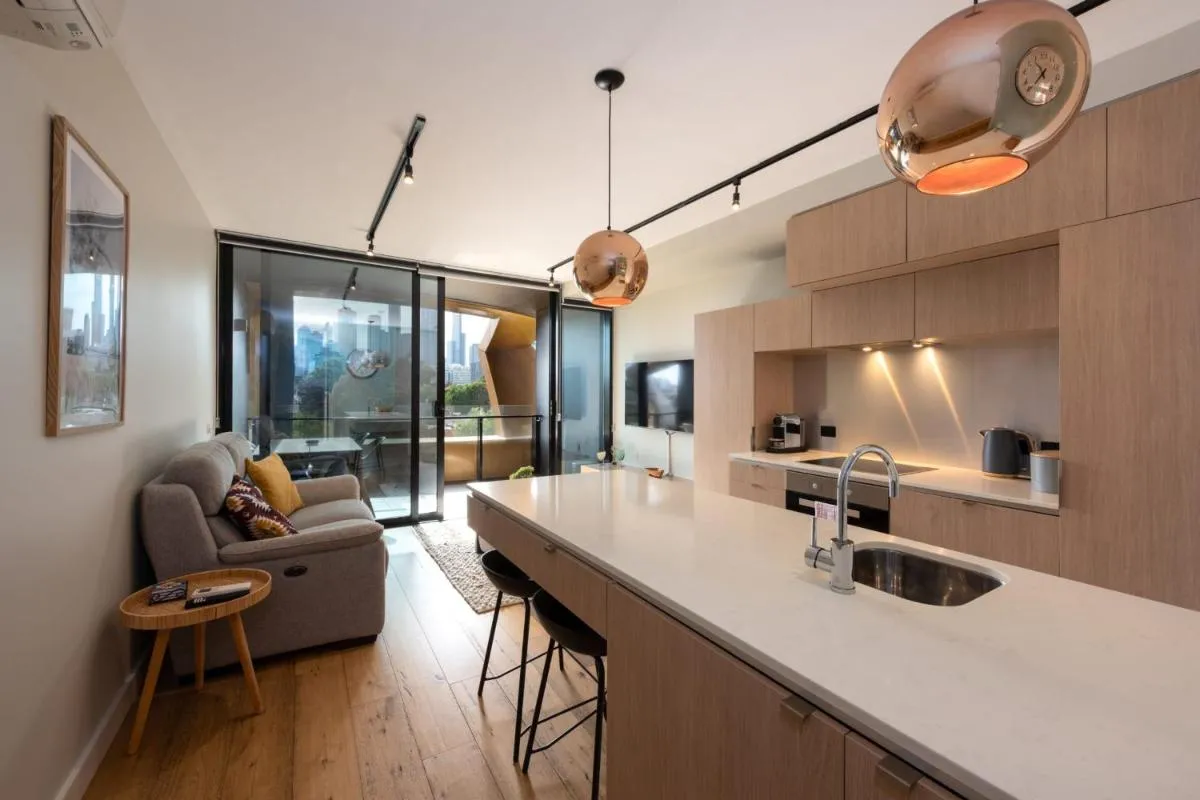 Image 4 of 2-Bed in South Melbourne w Beautiful City Views