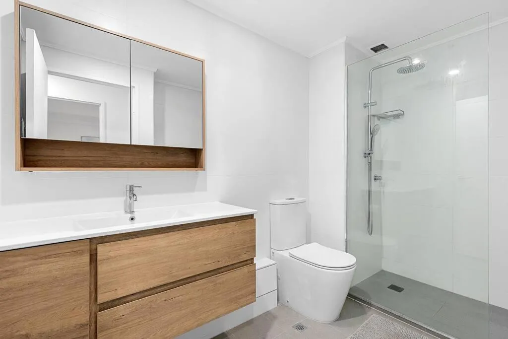 Image 2 of 2-Bedroom Apartment in Paris End of Melbourne CBD