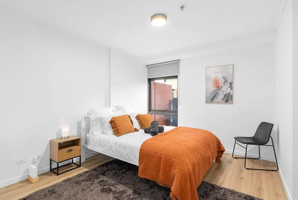 Image 1 of 2-Bedroom Apartment in Paris End of Melbourne CBD