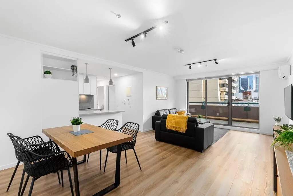 Image 4 of 2-Bedroom Apartment in Paris End of Melbourne CBD