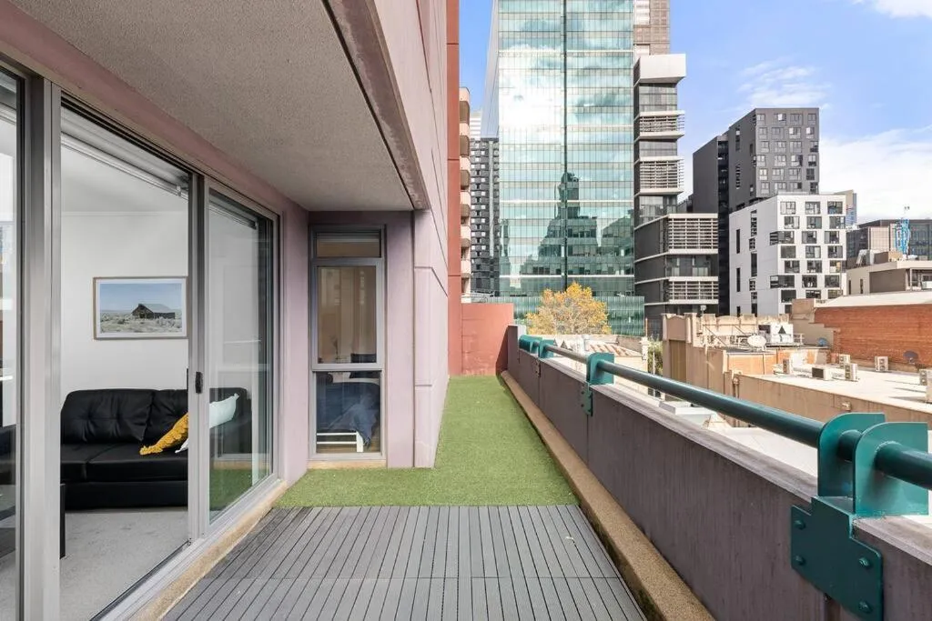 Image 6 of 2-Bedroom Apartment in Paris End of Melbourne CBD
