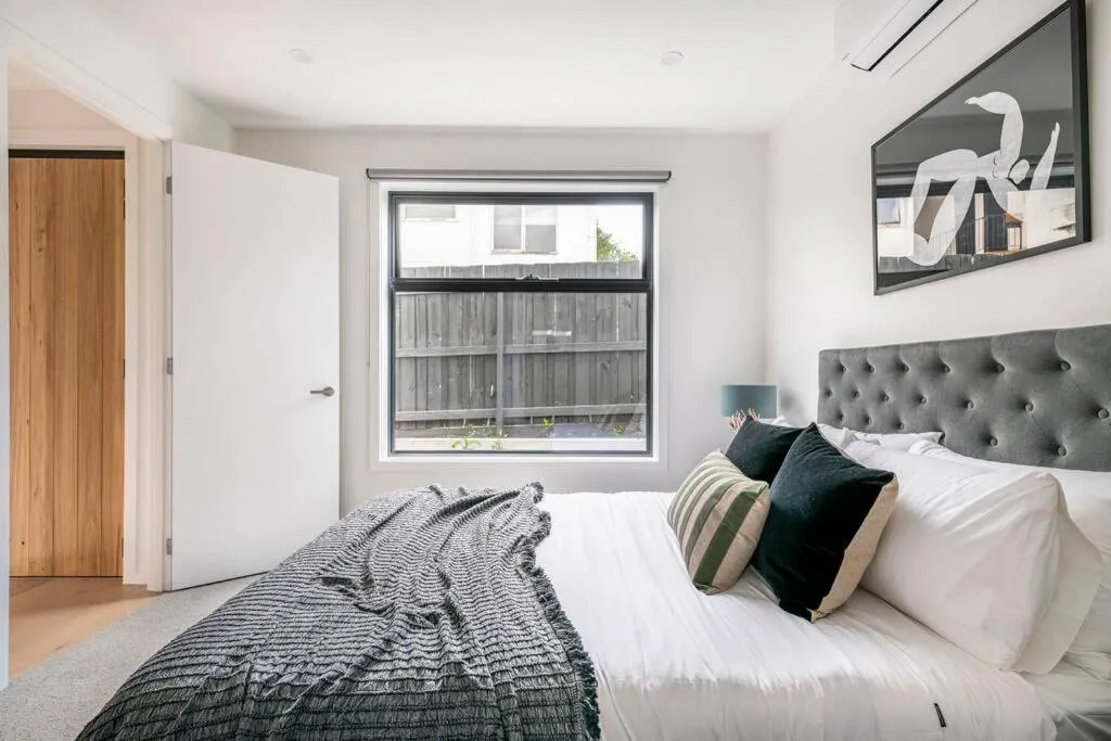 Image 1 of 3 BedroomTownhouse-free parking