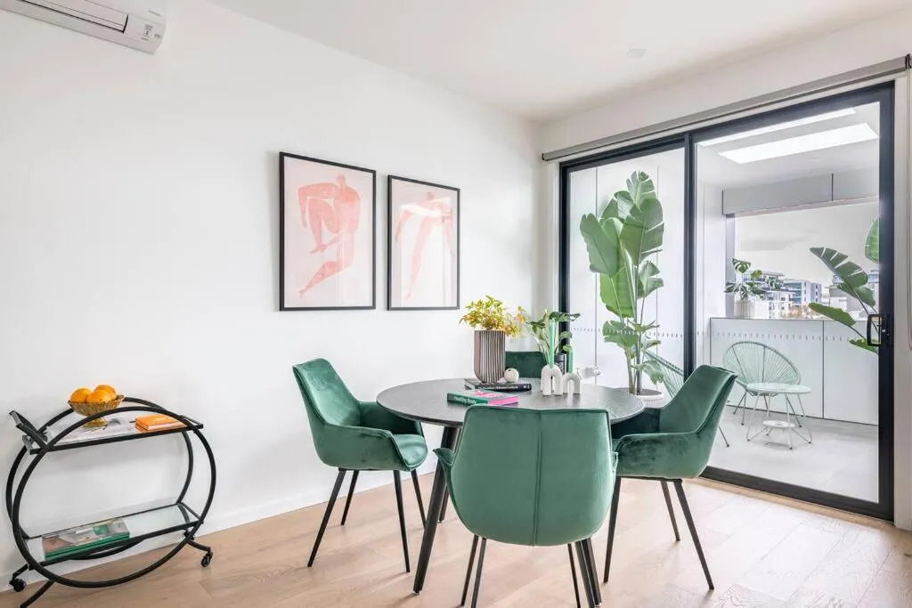 Image 3 of 3 BedroomTownhouse-free parking