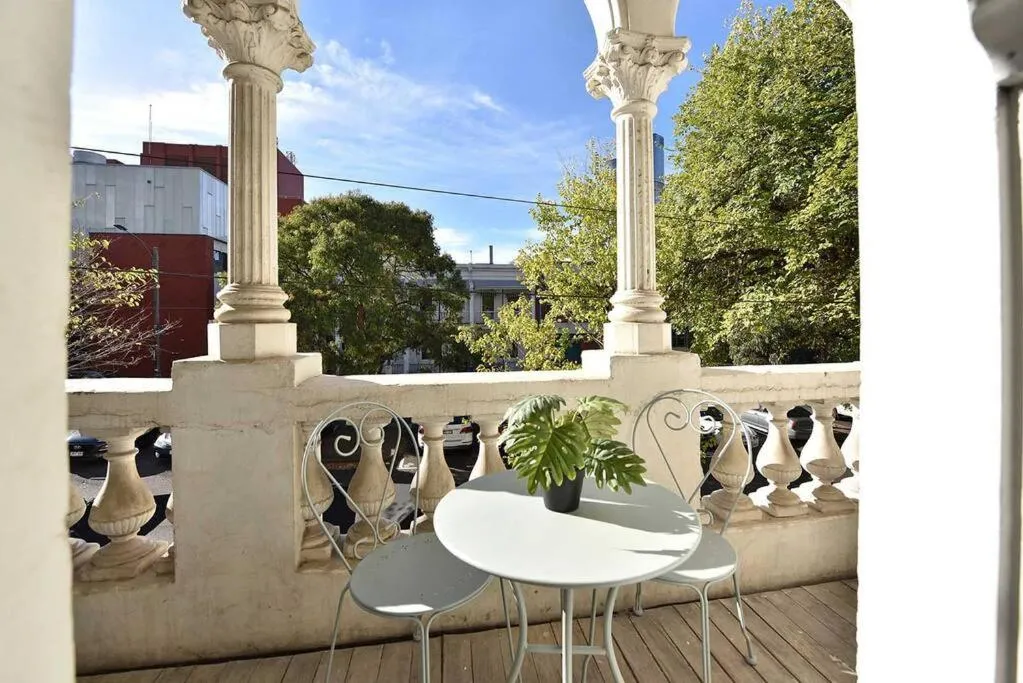 Image 1 of 53CR5 – New Loft Style Apt Nxt 2 RMIT! Sofa Bed, AC, Balcony!