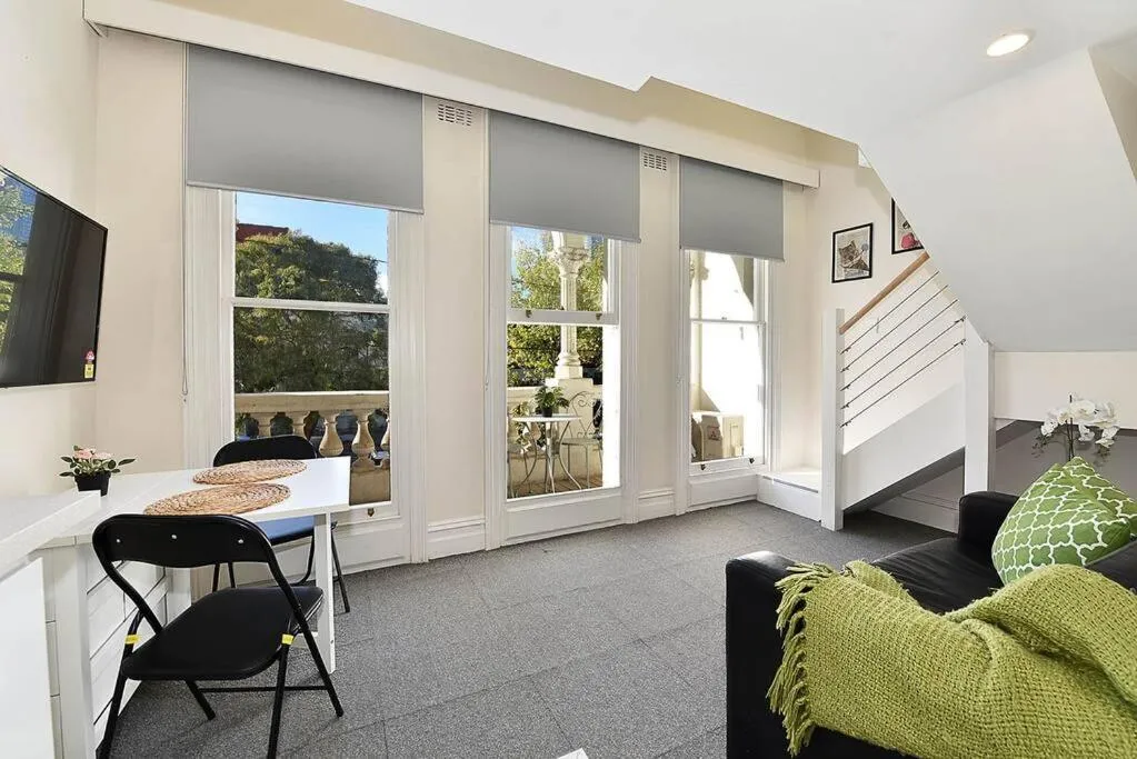 Image 2 of 53CR5 – New Loft Style Apt Nxt 2 RMIT! Sofa Bed, AC, Balcony!