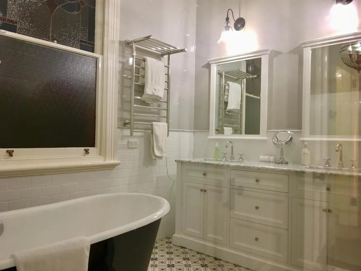 Image 2 of 94 Highett – 5 bedroom, 3 car parks – Luxury House