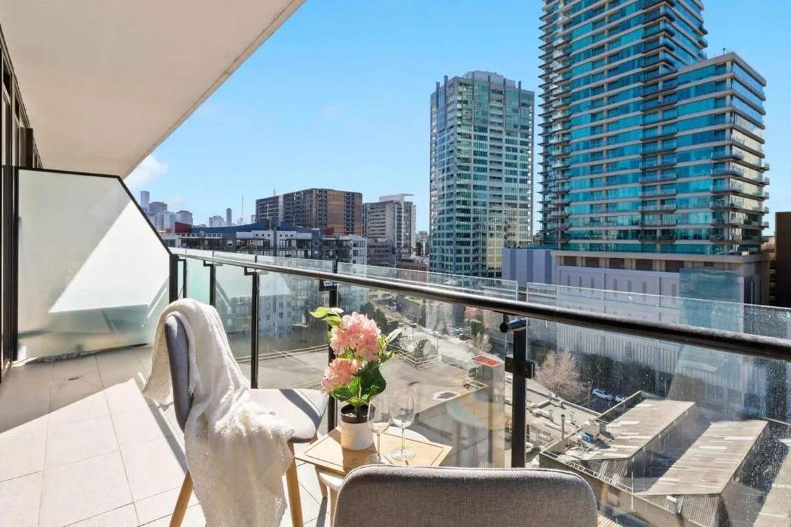 Image of A 2BR Apt Near Shrine of Remembrance FREE Parking