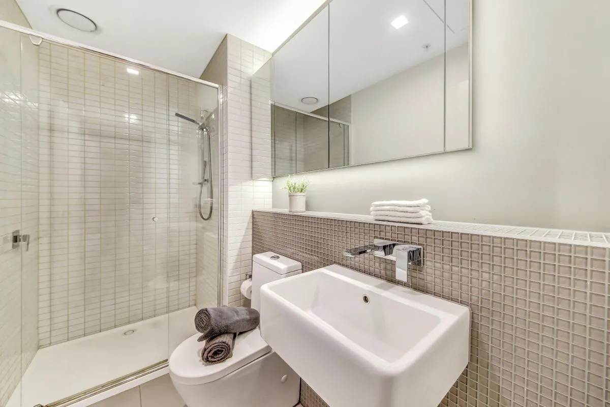Image 2 of A Chic 2BR Apt Near Southern Cross City Views
