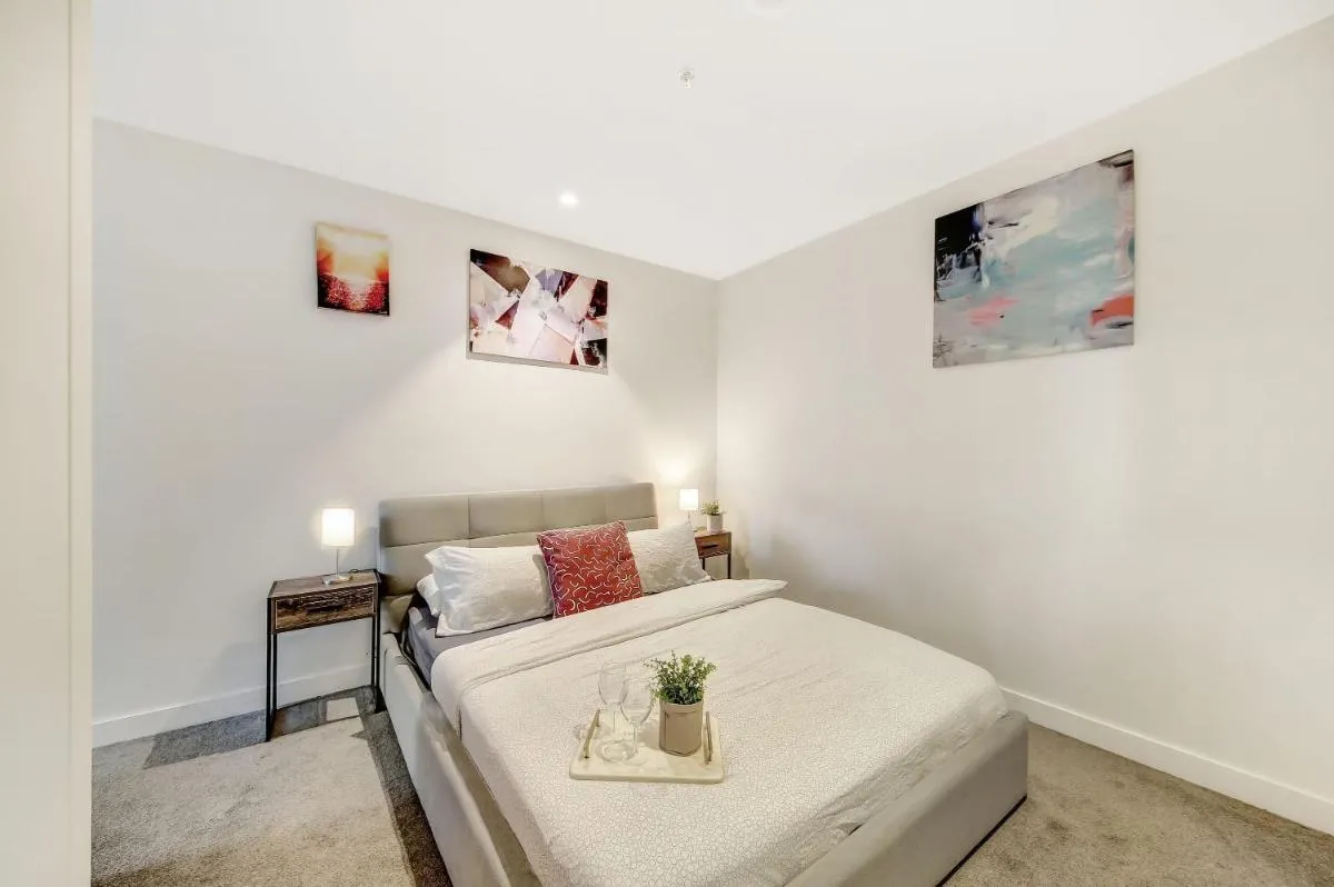Image 1 of A Chic 2BR Apt Near Southern Cross City Views