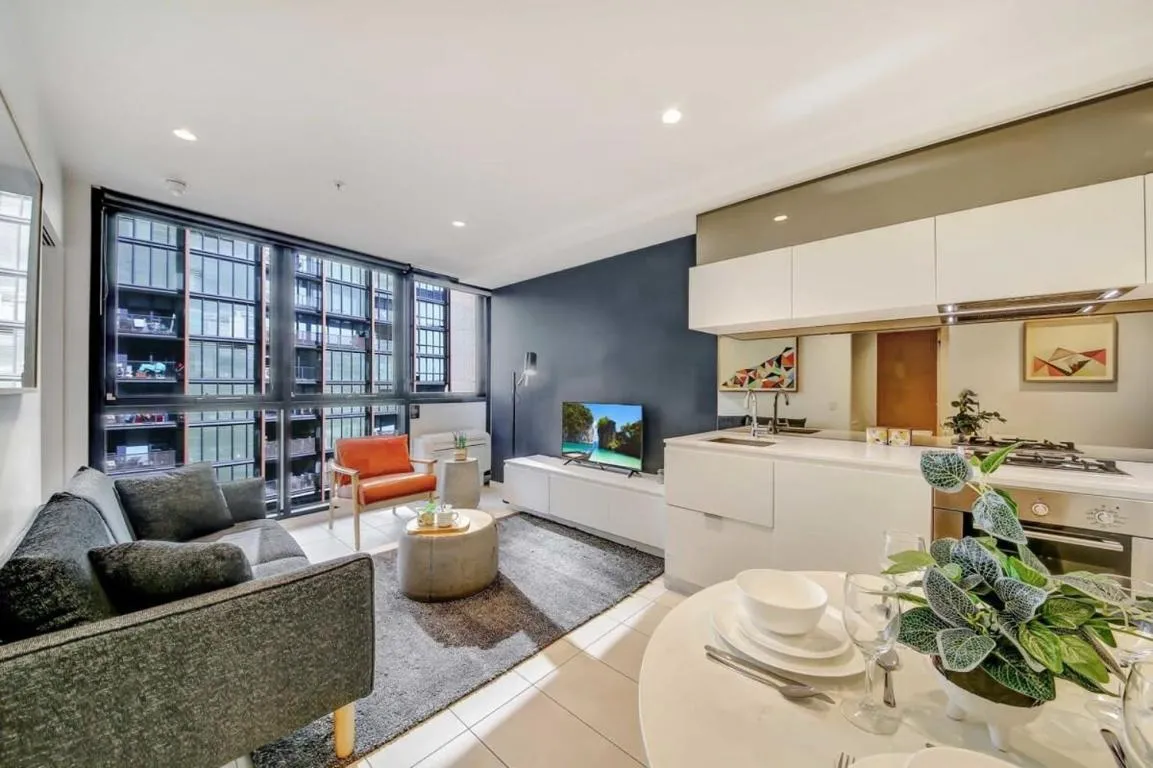 Image of A Comfy 2BR Apt Near Crown & Southern Cross