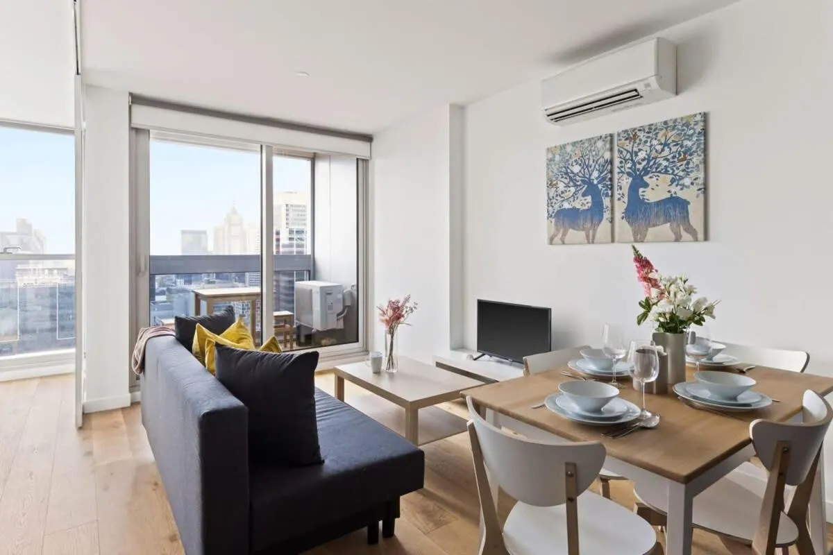 Image 4 of A Comfy 2BR Apt w City Views Near Southern Cross