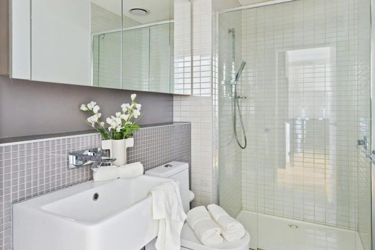 Image 2 of A Comfy 2BR Apt w City Views Near Southern Cross