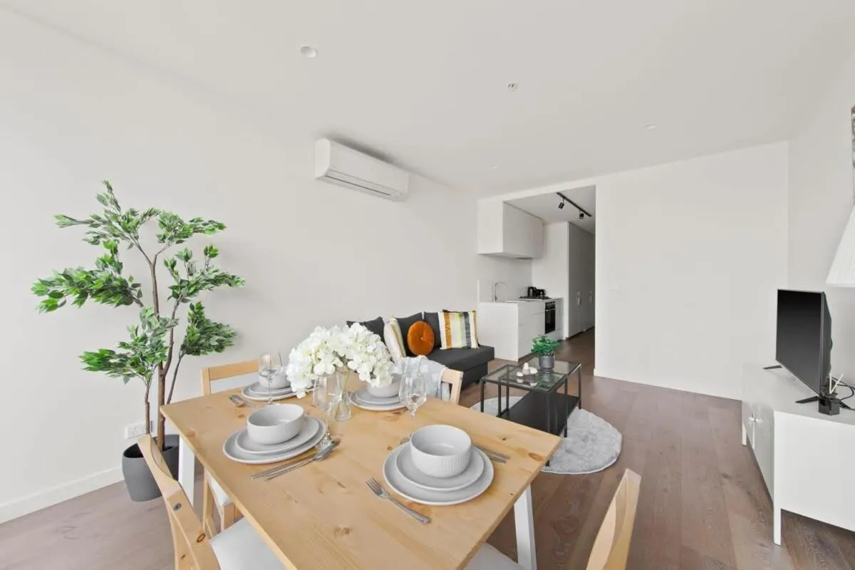 Image 4 of A Modern Apt Near Southern Cross with City Views