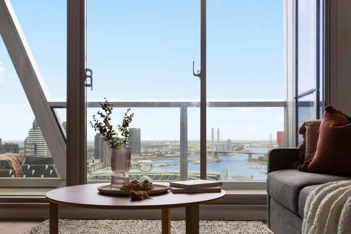 Image of A Stylish 3BR Apt with Harbour Views FREE Parking