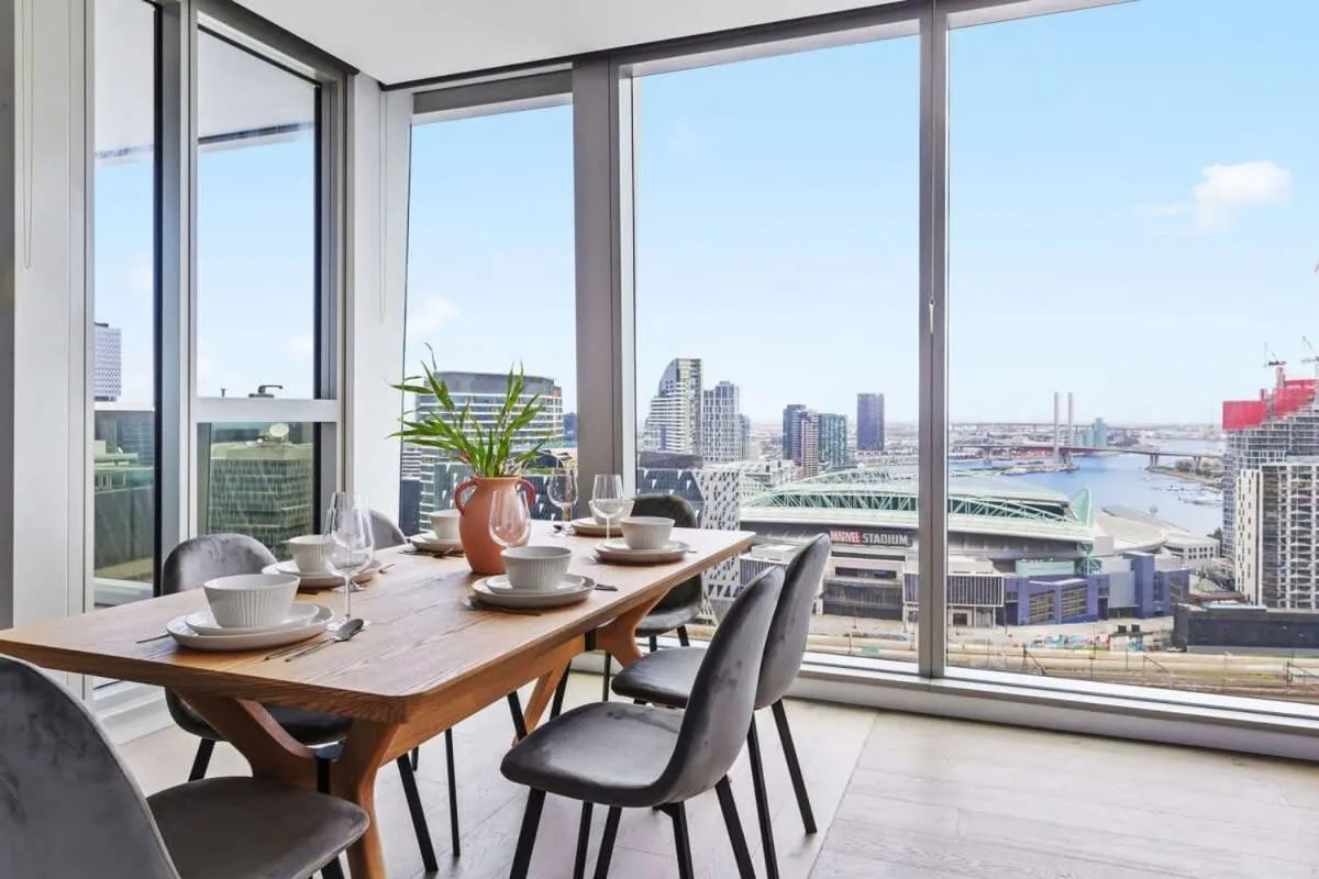 Image 4 of A Stylish 3BR Apt with Harbour Views FREE Parking