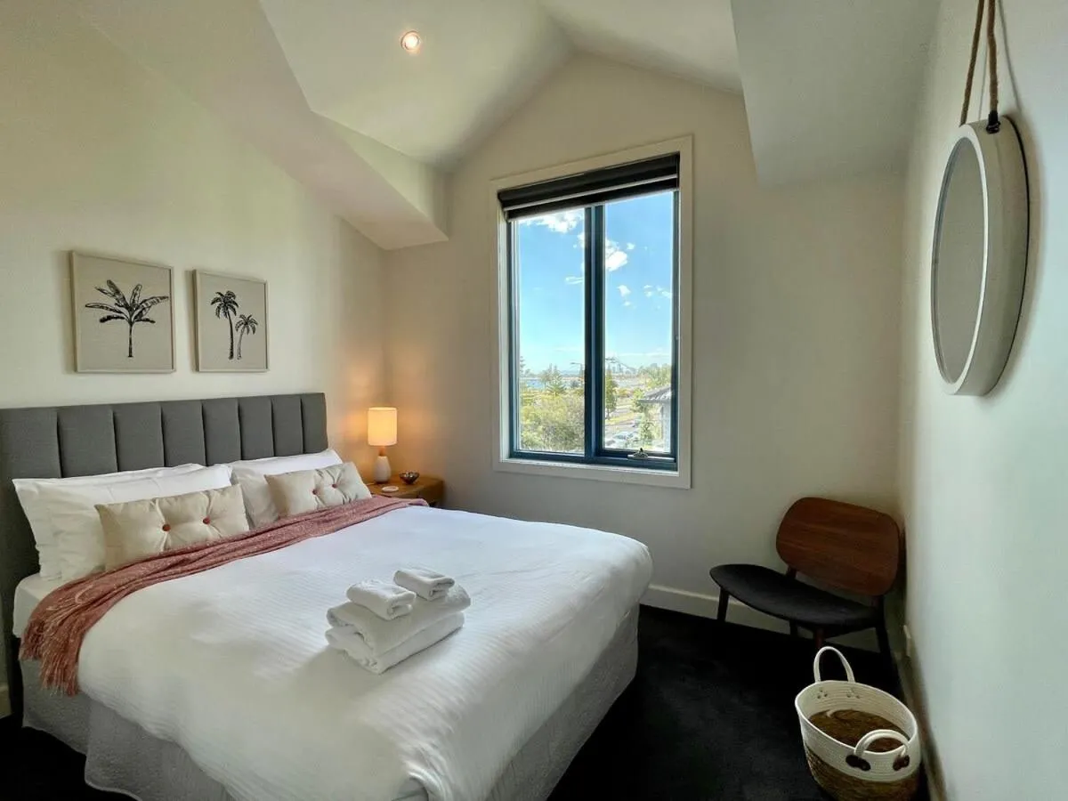 Image 1 of Amazing Beachfront & City Views 2 bed 2 bathroom