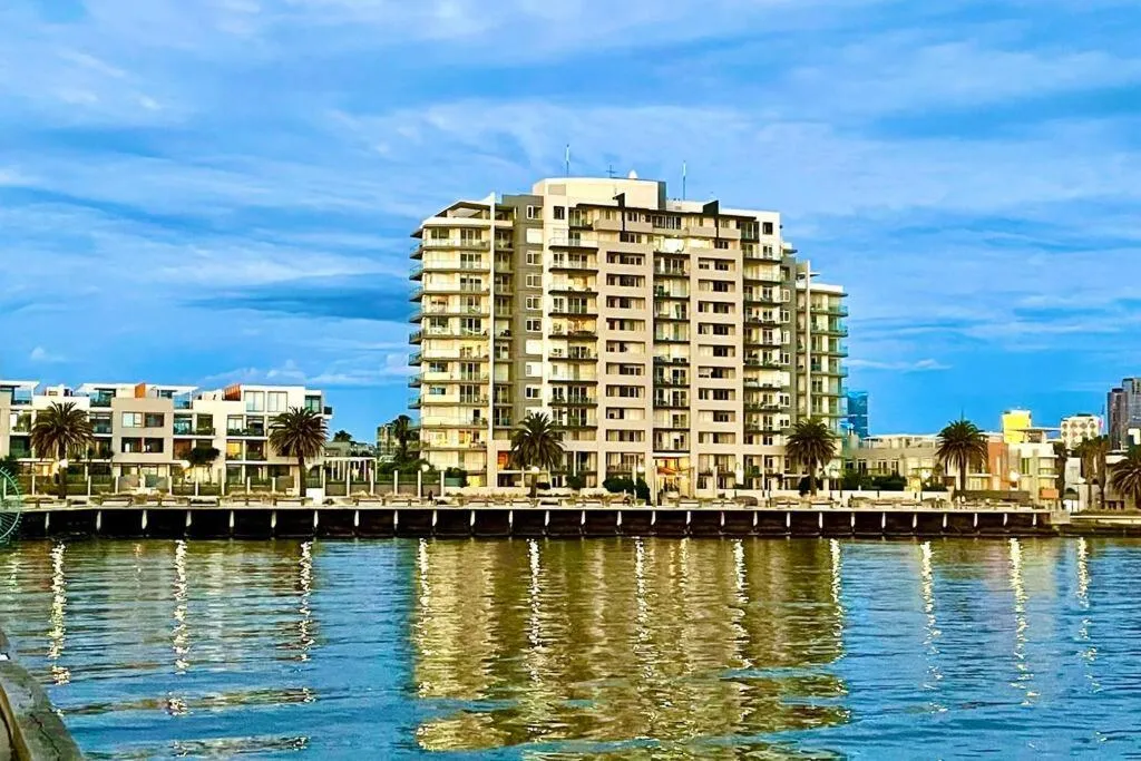 Image 3 of Amzing Ocean View Spacious Three Bedrooms Apartment Port Melbourne