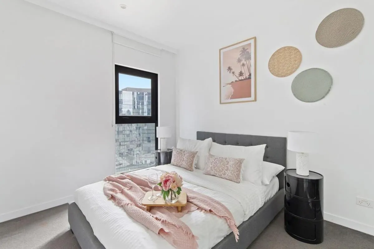 Image 6 of An Amazing 2BR Apt with City Views in Southbank