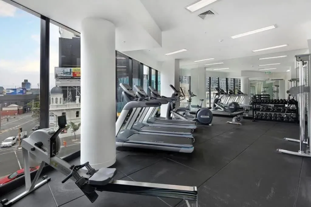 Image 4 of An Amazing 2BR Apt with City Views in Southbank