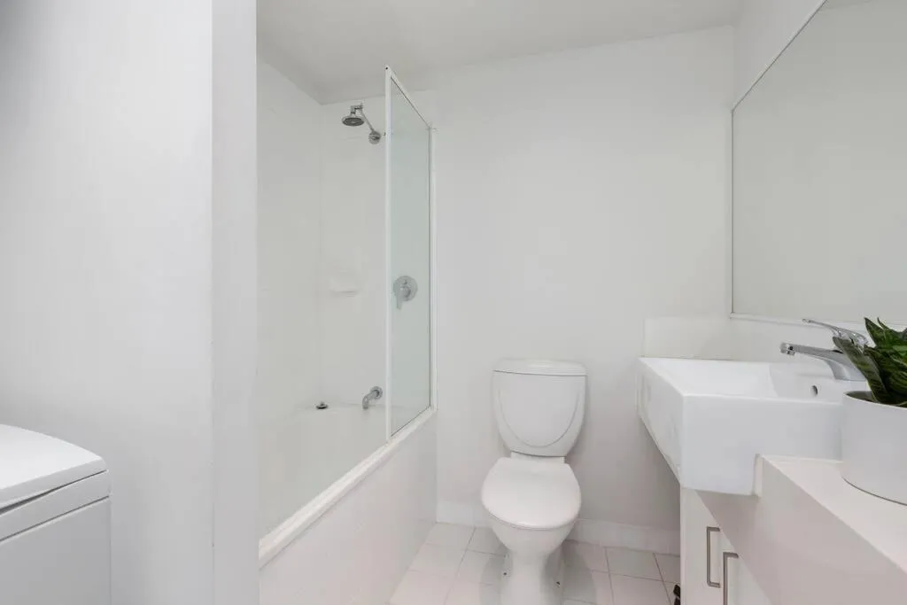 Image 6 of Astral Apartments. Spacious 2 bed, 2 bath apartment in a great location.