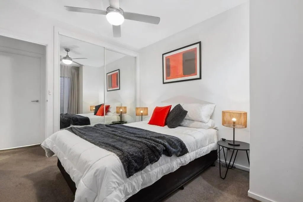 Image 1 of Astral Apartments. Spacious 2 bed, 2 bath apartment in a great location.
