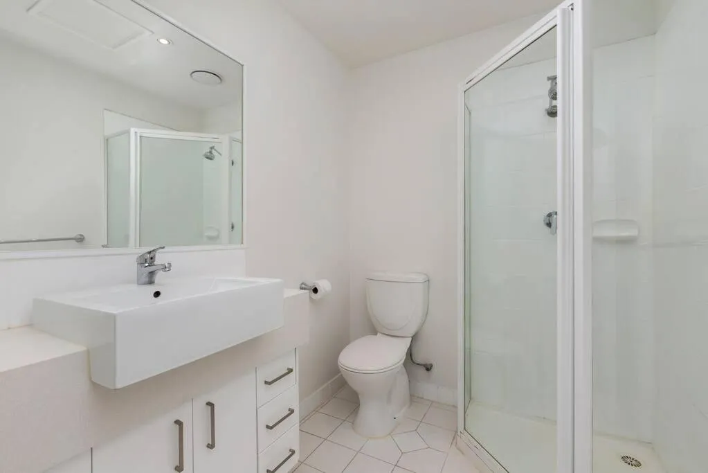 Image 2 of Astral Apartments. Spacious 2 bed, 2 bath apartment in a great location.