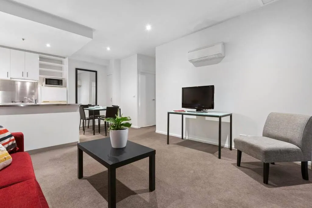 Image 4 of Astral Apartments. Spacious 2 bed, 2 bath apartment in a great location.