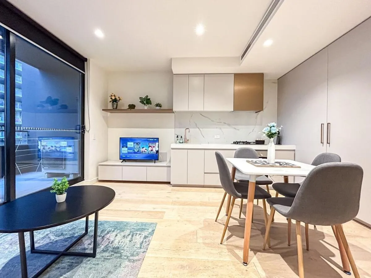 Image 3 of Beautiful City View 2br1ba In Melbourne Cbdwifi