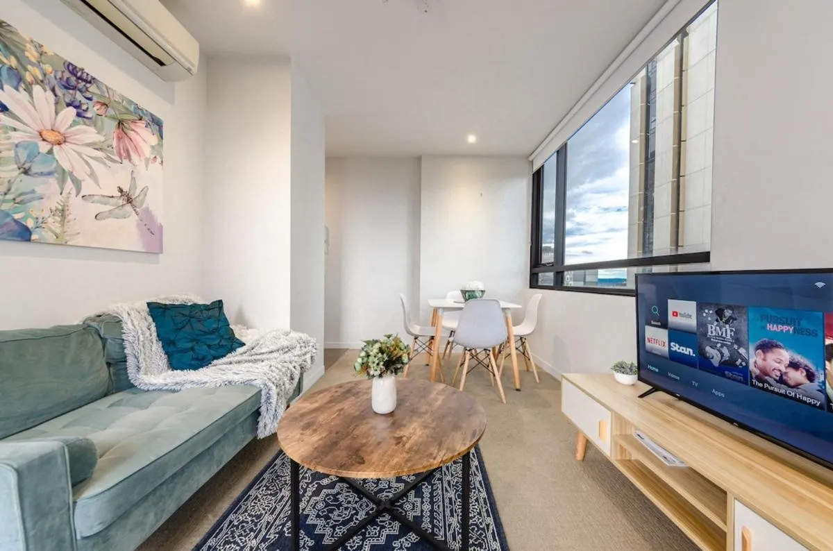 Image 5 of Best View 2br1ba 40floor In Cbd Balcony Wifi