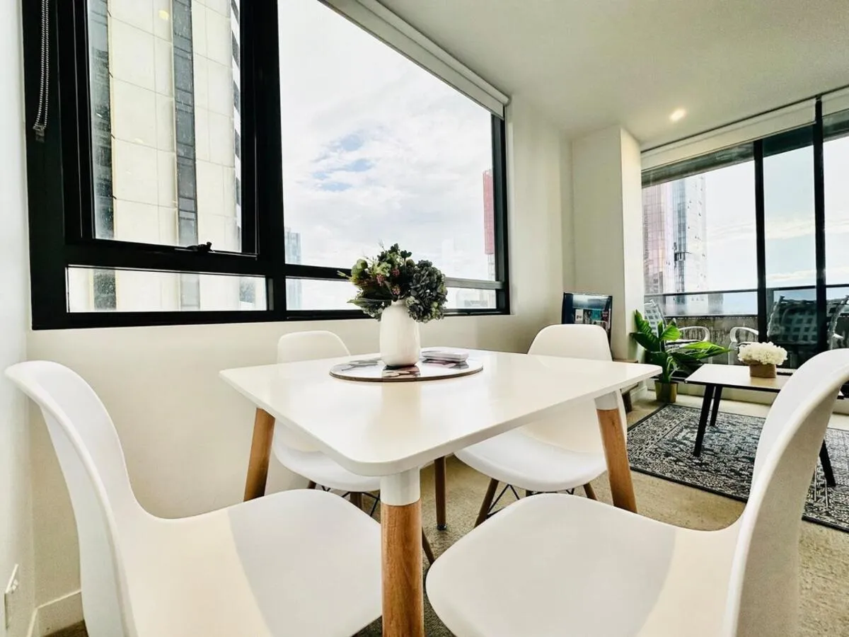 Image 4 of Best View 2br1ba 40floor In Cbd Balcony Wifi