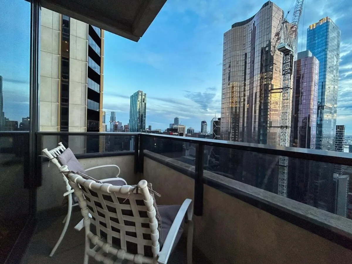 Image 6 of Best View 2br1ba 40floor In Cbd Balcony Wifi