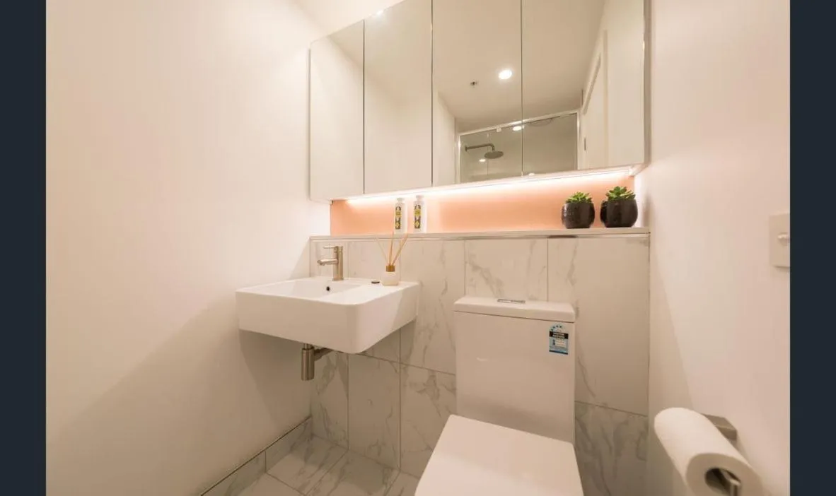 Image 2 of Bond Quarter Loft