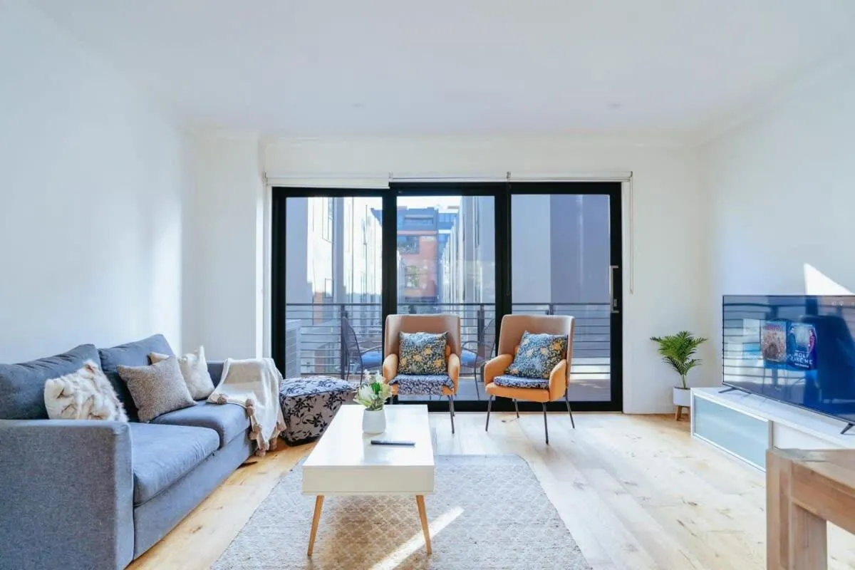 Image 4 of Bright 3 level townhouse