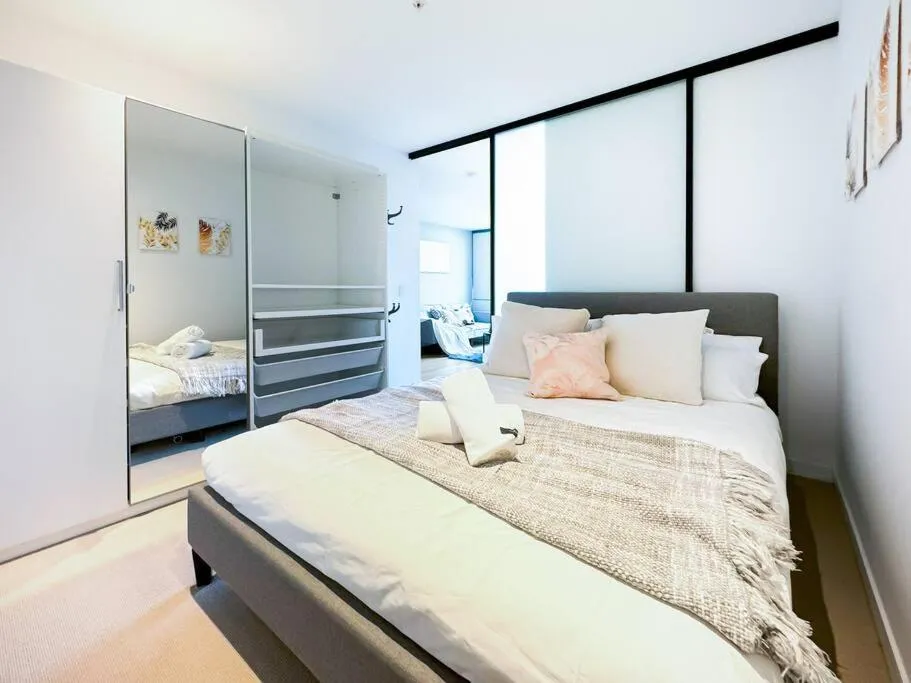 Image 1 of Brilliant 1B1B Skyline View Apt @CBD