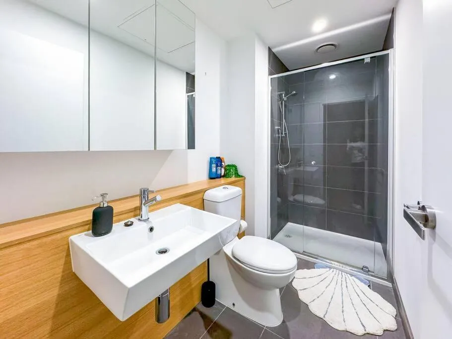 Image 2 of Brilliant 1B1B Skyline View Apt @CBD