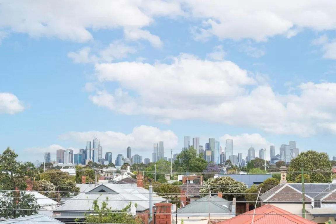 Image of Brunswick 3bdrm townhouse, with parking by Custom Bnb Hosting